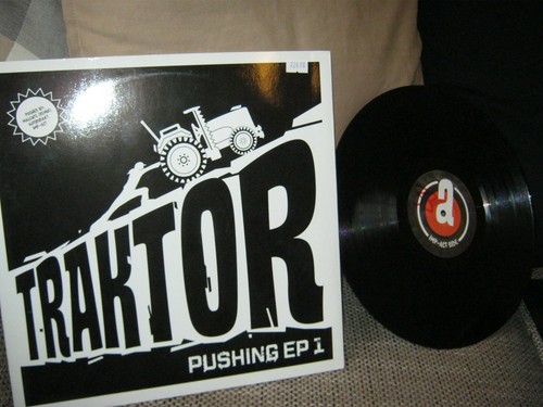 TRAKTOR-PUSHING